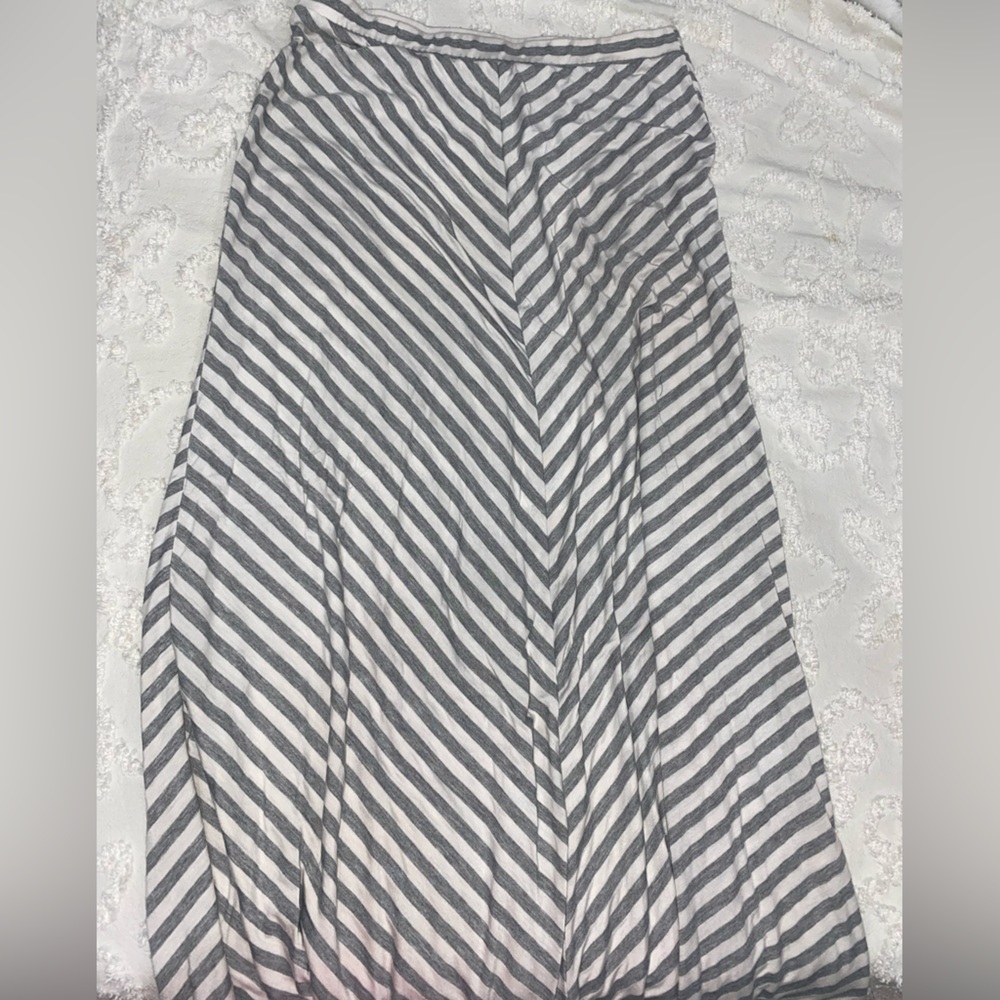 Gray and white maxi skirt